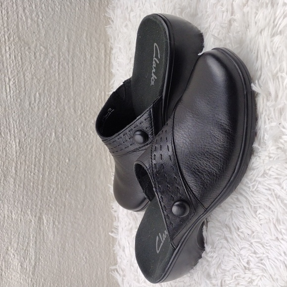 Clarks Black Leather Faux Button Strap Closed Toe Mid Heel Slip On Clog Shoe - Picture 1 of 16